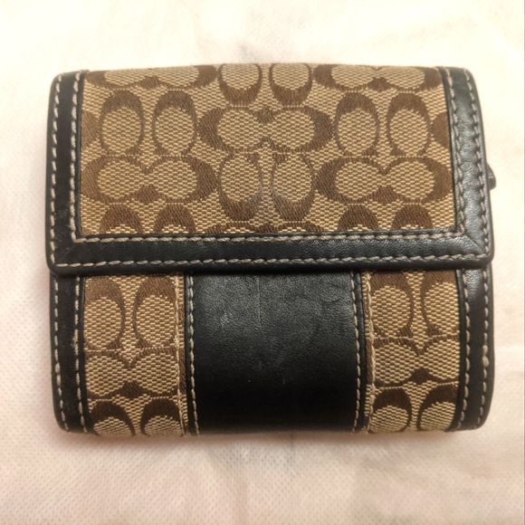 Coach Signature Canvas Wallet - Picture 2 of 4